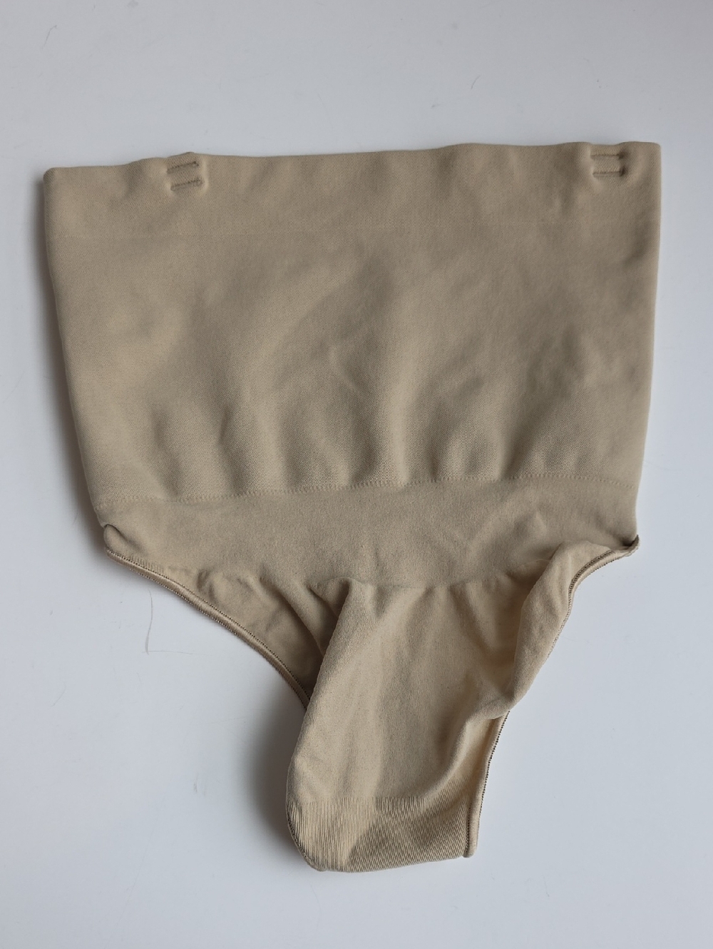 NWOT SKIMS Sculpting High-Waist Shapewear Thong in Nude Medium G003